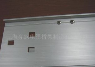 鍍鋅金屬橋架有著什么優(yōu)勢？