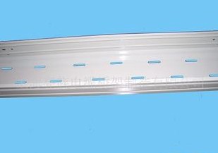 托盤(pán)線(xiàn)槽橋架跟電纜橋架相比